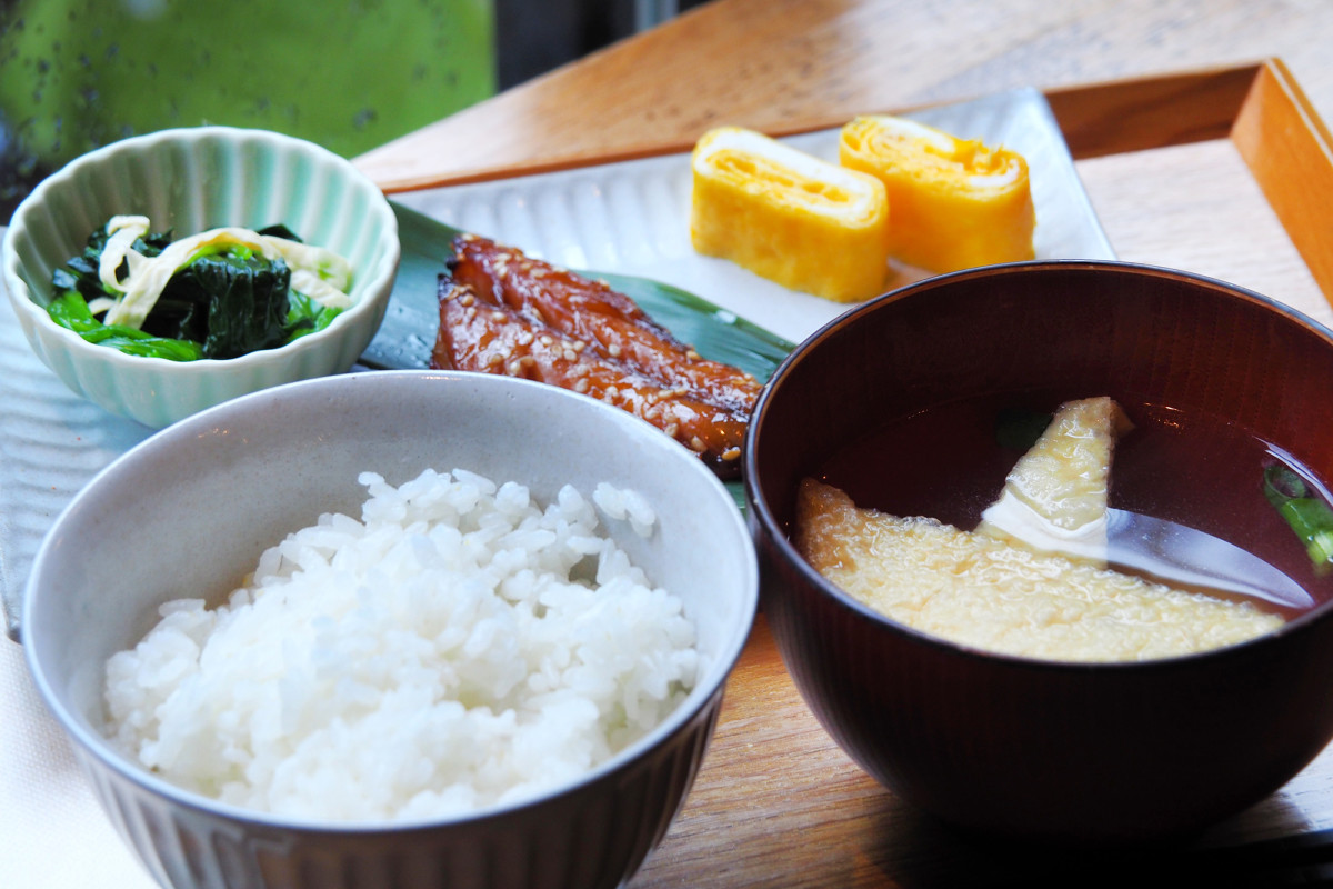「旅する朝ご飯」は、“食材で日本をめぐる”というテーマで四季ごとに献立が変わる和定食だ。